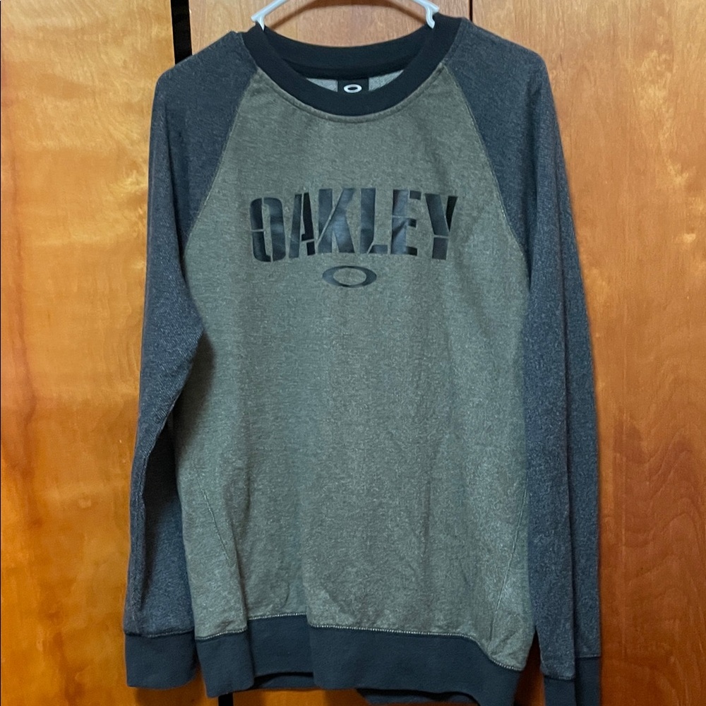 Oakley Men's Black and Gray Crewneck Sweater